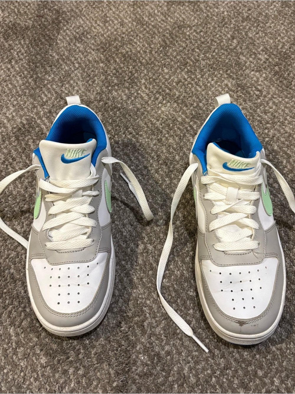 Nike Kids White, Gray & Blue Low-Top Sneakers with Mint Swoosh